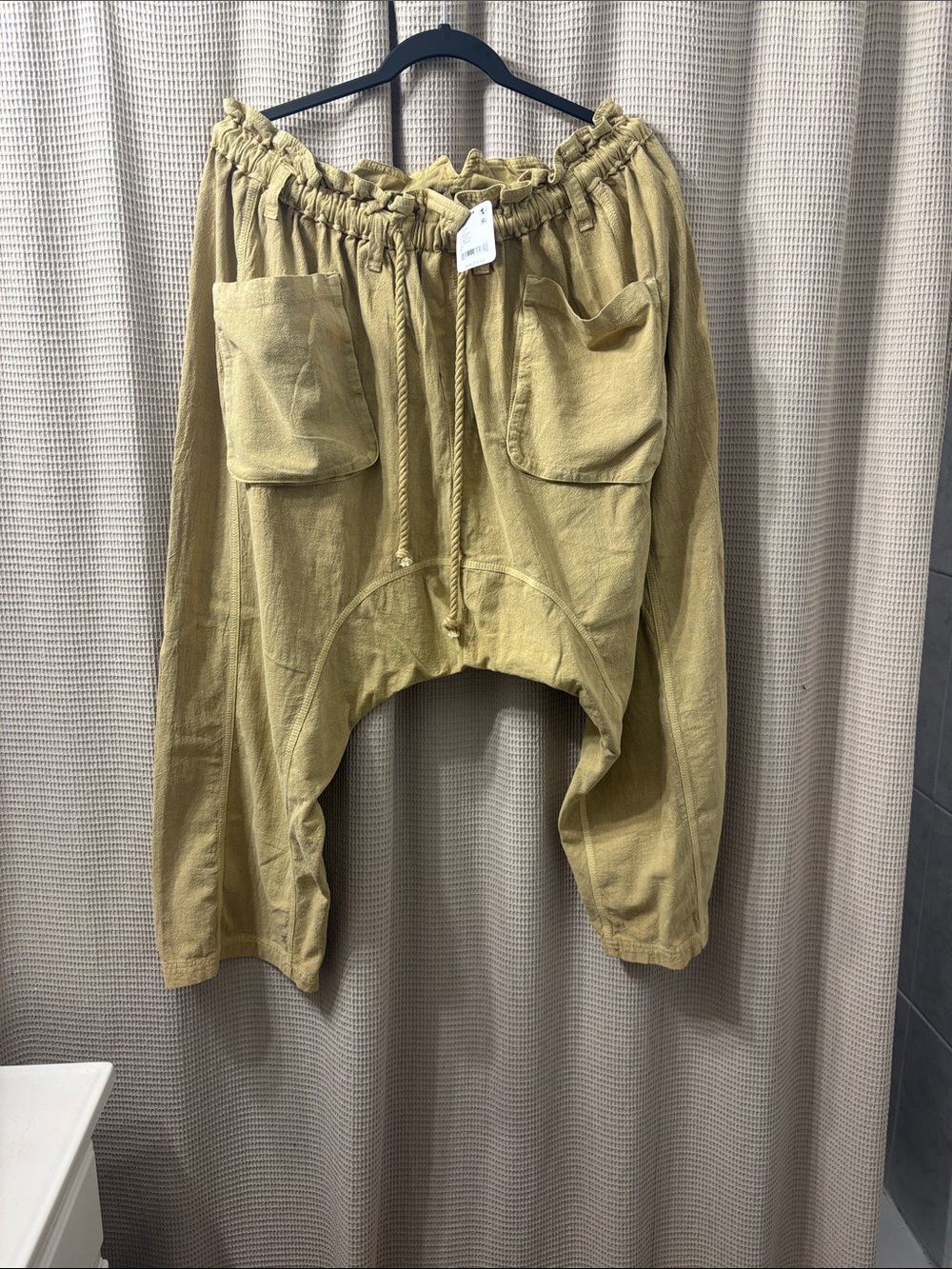 Free people Woman’s harem style  Relaxed Drop-Crotch Pants in Mustard